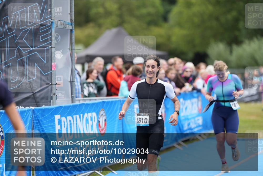 30.08.2026 - Elbe Triathlon Hamburg LAZAROV Photography http://msf.ph/oto/10029034 30.08.2026 12:07:05 Ziel 947, 1513, 1550, 1610 meine-sportfotos.de