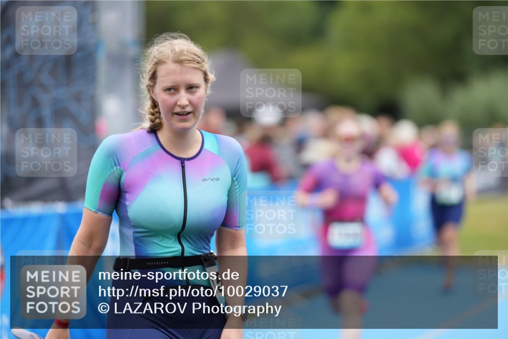 30.08.2026 - Elbe Triathlon Hamburg LAZAROV Photography http://msf.ph/oto/10029037 30.08.2026 12:07:11 Ziel 947, 1550 meine-sportfotos.de