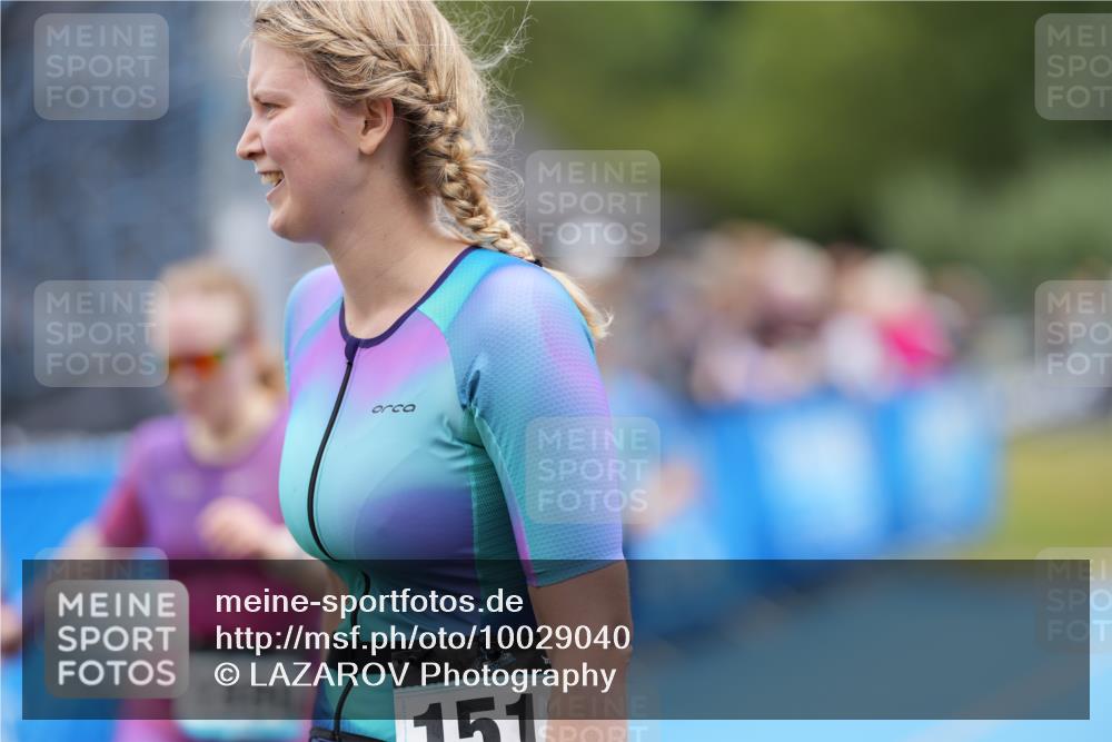30.08.2026 - Elbe Triathlon Hamburg LAZAROV Photography http://msf.ph/oto/10029040 30.08.2026 12:07:14 Ziel 947, 1550 meine-sportfotos.de