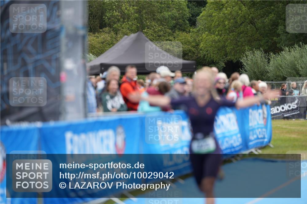 30.08.2026 - Elbe Triathlon Hamburg LAZAROV Photography http://msf.ph/oto/10029042 30.08.2026 12:07:27 Ziel 923 meine-sportfotos.de