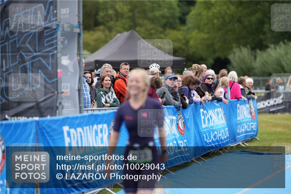 30.08.2026 - Elbe Triathlon Hamburg LAZAROV Photography http://msf.ph/oto/10029043 30.08.2026 12:07:28 Ziel 923 meine-sportfotos.de