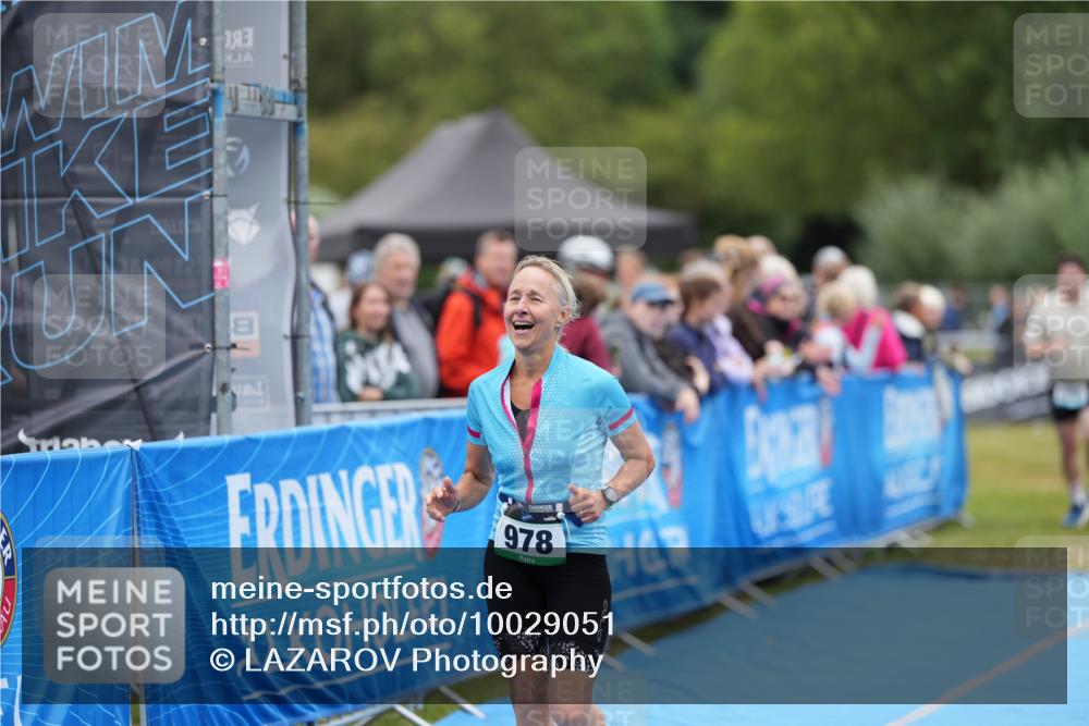 30.08.2026 - Elbe Triathlon Hamburg LAZAROV Photography http://msf.ph/oto/10029051 30.08.2026 12:07:52 Ziel 835, 978, 1095, 1501 meine-sportfotos.de