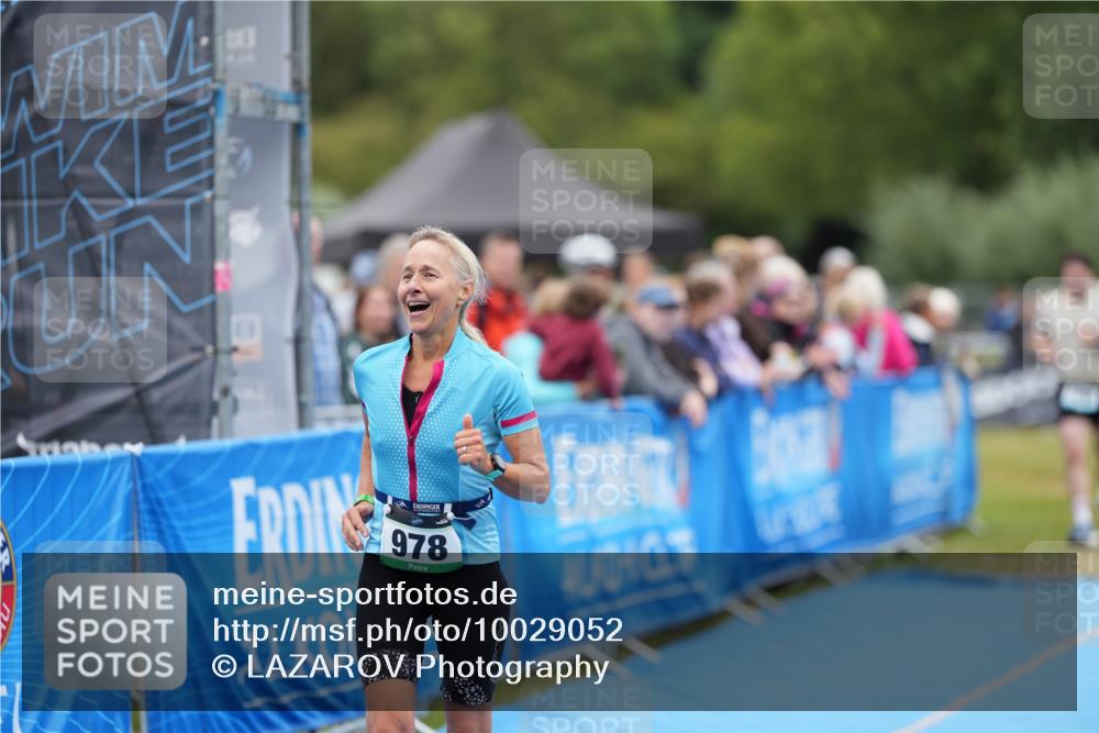 30.08.2026 - Elbe Triathlon Hamburg LAZAROV Photography http://msf.ph/oto/10029052 30.08.2026 12:07:52 Ziel 835, 978, 1095, 1501 meine-sportfotos.de