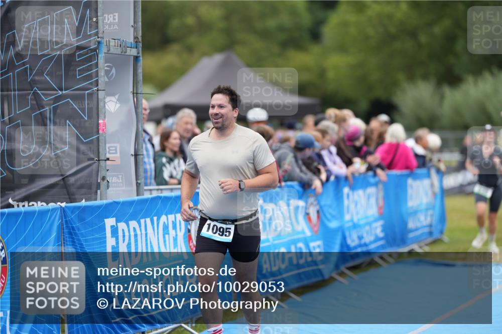 30.08.2026 - Elbe Triathlon Hamburg LAZAROV Photography http://msf.ph/oto/10029053 30.08.2026 12:07:57 Ziel 835, 1095, 1501 meine-sportfotos.de