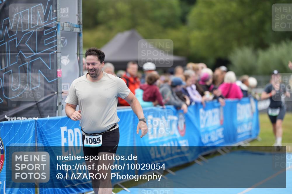 30.08.2026 - Elbe Triathlon Hamburg LAZAROV Photography http://msf.ph/oto/10029054 30.08.2026 12:07:57 Ziel 835, 1095, 1501 meine-sportfotos.de