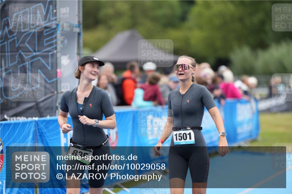 30.08.2026 - Elbe Triathlon Hamburg LAZAROV Photography http://msf.ph/oto/10029058 30.08.2026 12:08:01 Ziel 835, 1366, 1501 meine-sportfotos.de