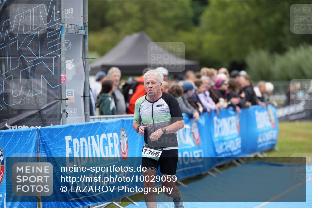 30.08.2026 - Elbe Triathlon Hamburg LAZAROV Photography http://msf.ph/oto/10029059 30.08.2026 12:08:07 Ziel 1366 meine-sportfotos.de