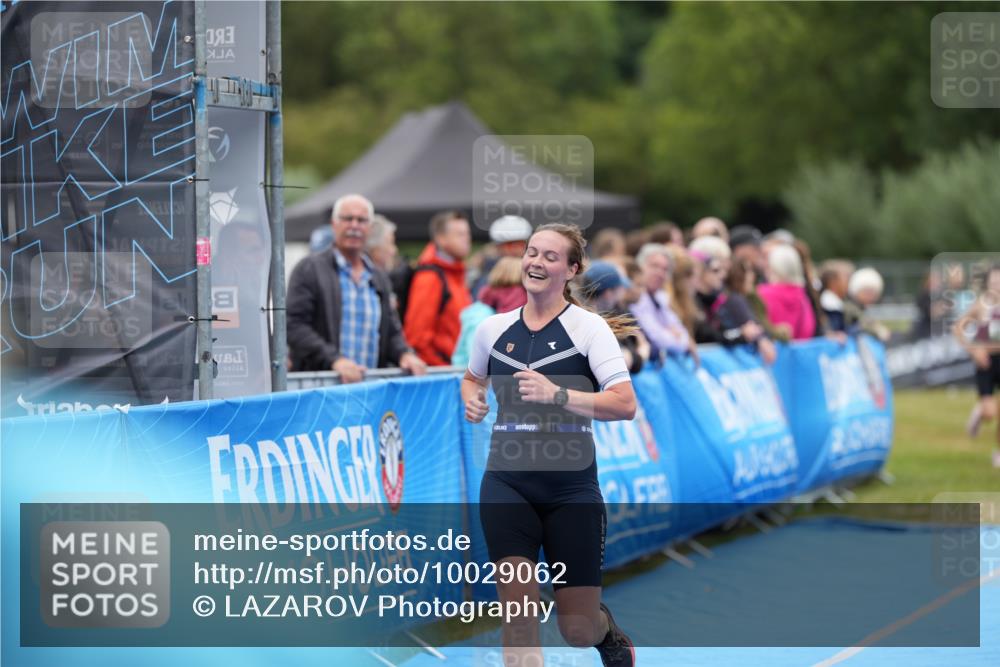 30.08.2026 - Elbe Triathlon Hamburg LAZAROV Photography http://msf.ph/oto/10029062 30.08.2026 12:08:18 Ziel 840, 1584, 1658 meine-sportfotos.de