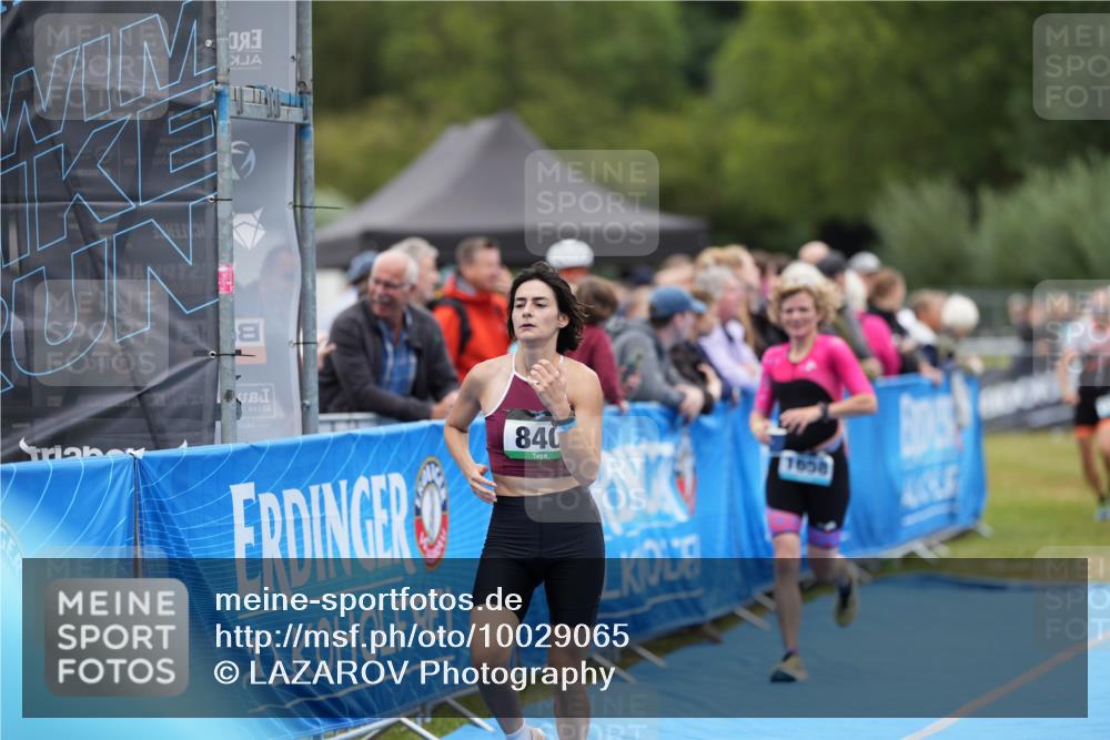 30.08.2026 - Elbe Triathlon Hamburg LAZAROV Photography http://msf.ph/oto/10029065 30.08.2026 12:08:24 Ziel 840, 1355, 1658 meine-sportfotos.de