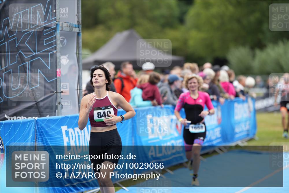 30.08.2026 - Elbe Triathlon Hamburg LAZAROV Photography http://msf.ph/oto/10029066 30.08.2026 12:08:24 Ziel 840, 1355, 1658 meine-sportfotos.de