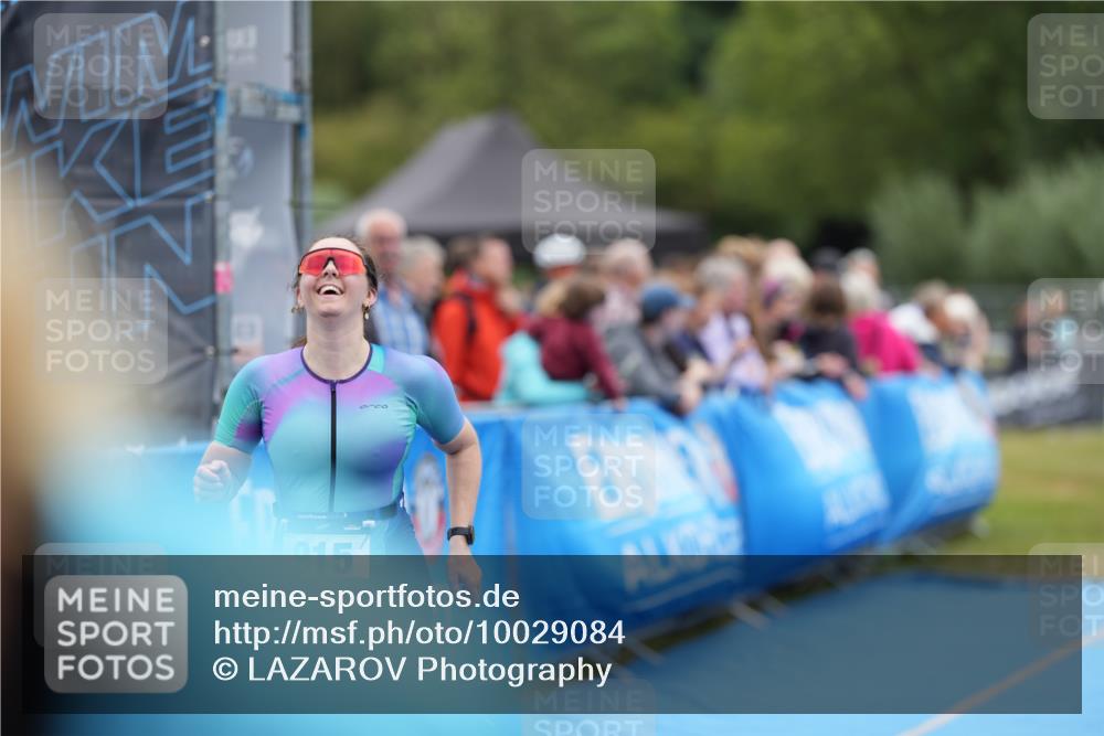 30.08.2026 - Elbe Triathlon Hamburg LAZAROV Photography http://msf.ph/oto/10029084 30.08.2026 12:08:58 Ziel 915, 1472 meine-sportfotos.de