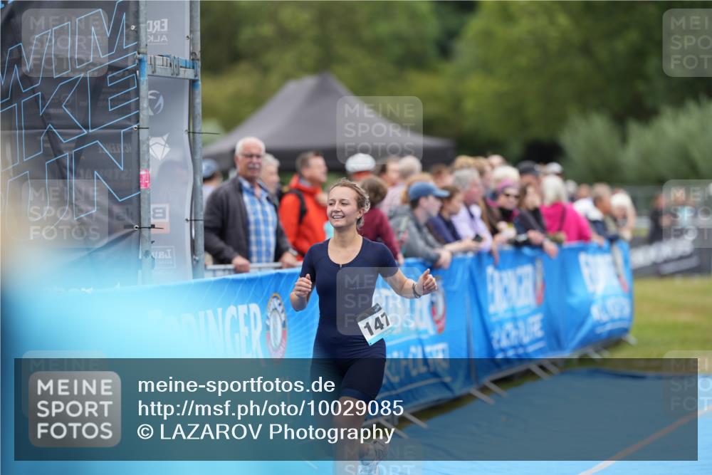 30.08.2026 - Elbe Triathlon Hamburg LAZAROV Photography http://msf.ph/oto/10029085 30.08.2026 12:09:01 Ziel 915, 1472 meine-sportfotos.de