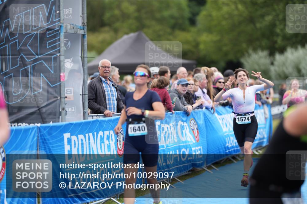 30.08.2026 - Elbe Triathlon Hamburg LAZAROV Photography http://msf.ph/oto/10029097 30.08.2026 12:09:36 Ziel 919, 1561, 1574, 1640 meine-sportfotos.de