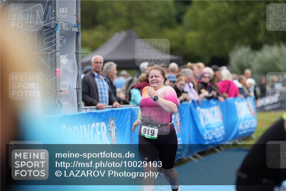 30.08.2026 - Elbe Triathlon Hamburg LAZAROV Photography http://msf.ph/oto/10029103 30.08.2026 12:09:39 Ziel 919, 1574, 1640 meine-sportfotos.de
