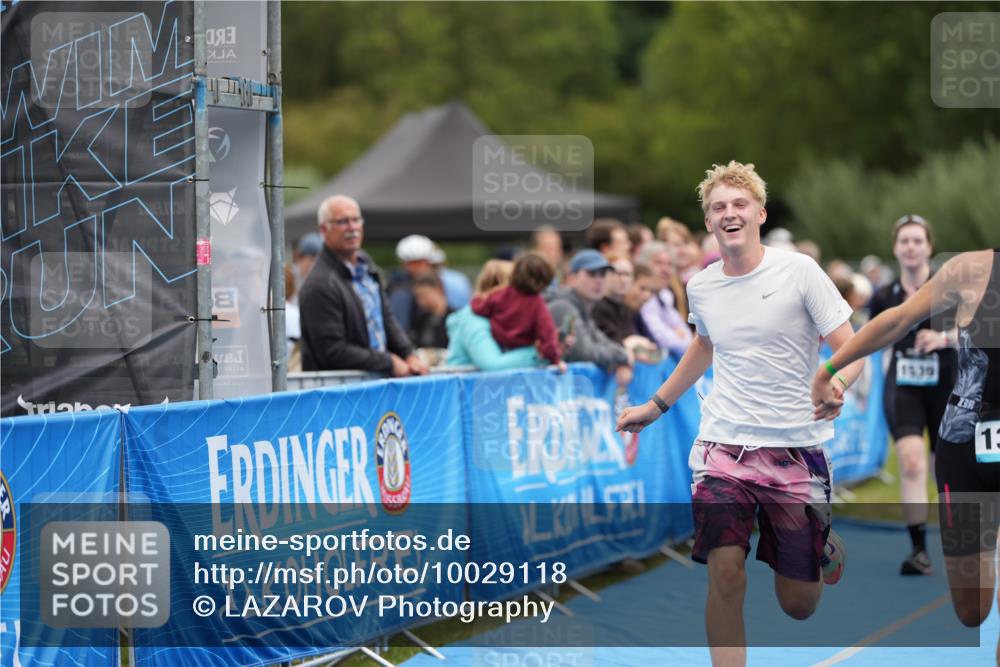 30.08.2026 - Elbe Triathlon Hamburg LAZAROV Photography http://msf.ph/oto/10029118 30.08.2026 12:10:23 Ziel 1372, 1382, 1471, 1539 meine-sportfotos.de