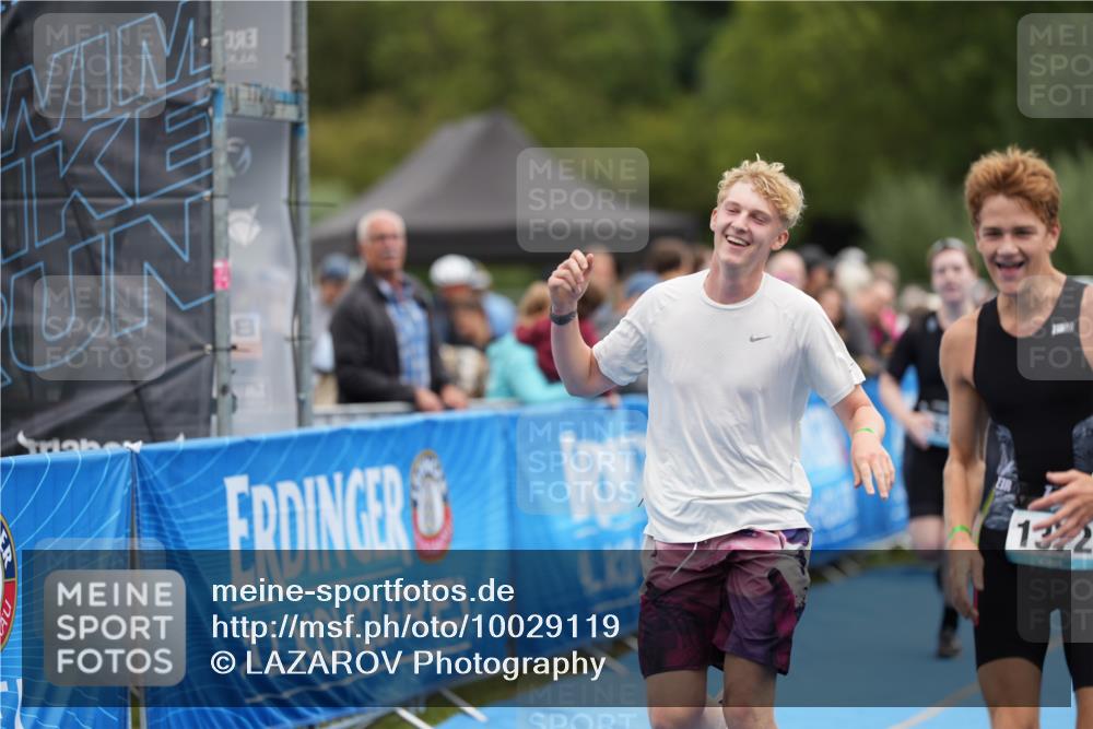 30.08.2026 - Elbe Triathlon Hamburg LAZAROV Photography http://msf.ph/oto/10029119 30.08.2026 12:10:24 Ziel 1372, 1382, 1471, 1539 meine-sportfotos.de
