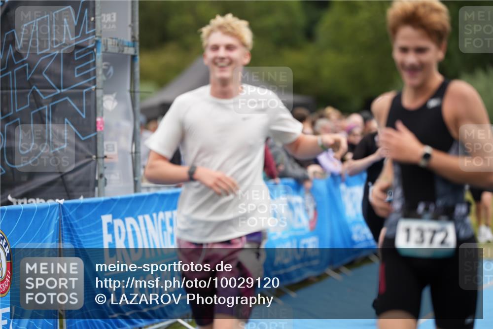 30.08.2026 - Elbe Triathlon Hamburg LAZAROV Photography http://msf.ph/oto/10029120 30.08.2026 12:10:24 Ziel 1372, 1382, 1471, 1539 meine-sportfotos.de