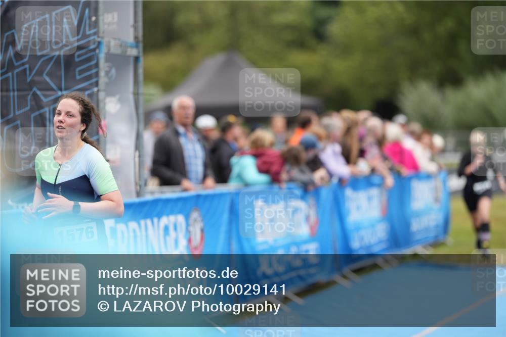 30.08.2026 - Elbe Triathlon Hamburg LAZAROV Photography http://msf.ph/oto/10029141 30.08.2026 12:11:12 Ziel 1534, 1576, 1581 meine-sportfotos.de