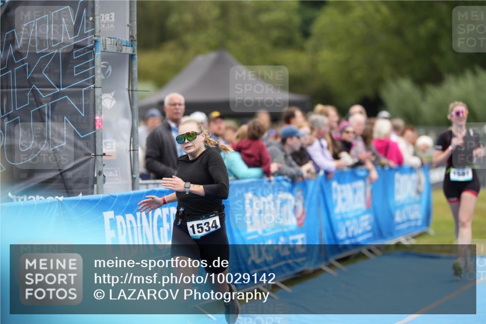30.08.2026 - Elbe Triathlon Hamburg LAZAROV Photography http://msf.ph/oto/10029142 30.08.2026 12:11:14 Ziel 1534, 1576, 1581, 1615 meine-sportfotos.de