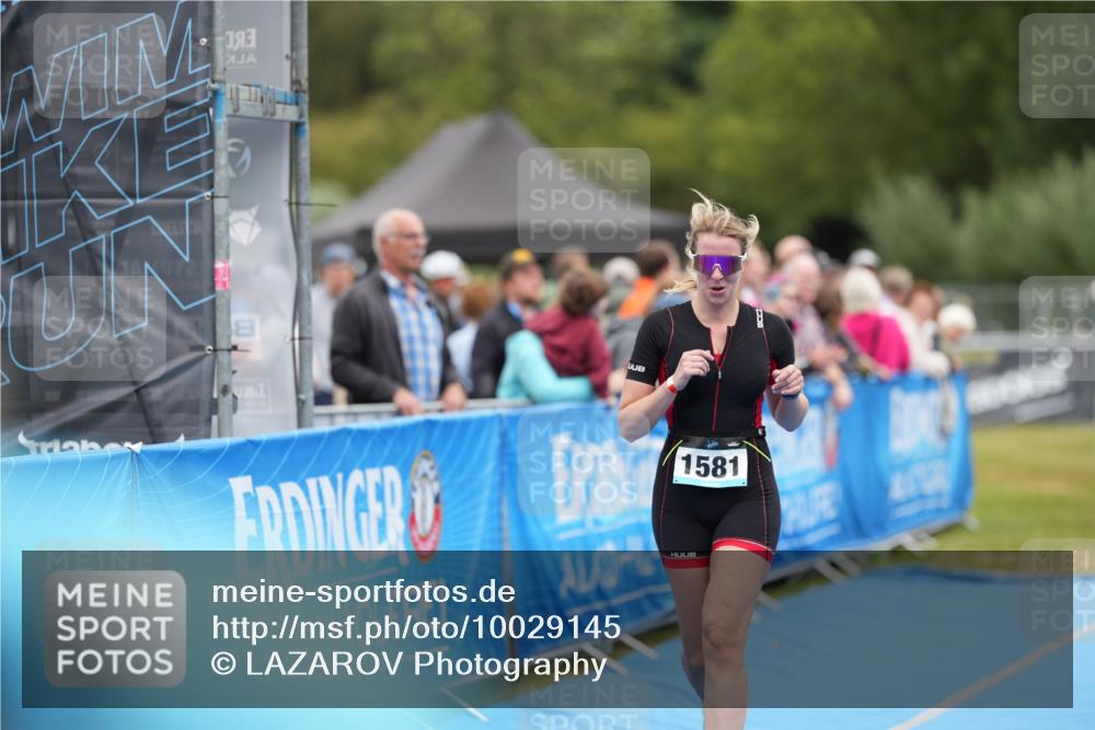 30.08.2026 - Elbe Triathlon Hamburg LAZAROV Photography http://msf.ph/oto/10029145 30.08.2026 12:11:17 Ziel 1534, 1581, 1615 meine-sportfotos.de