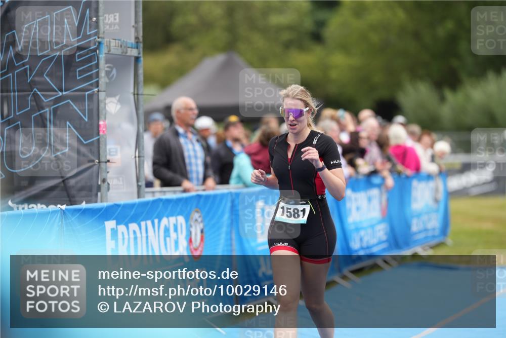 30.08.2026 - Elbe Triathlon Hamburg LAZAROV Photography http://msf.ph/oto/10029146 30.08.2026 12:11:17 Ziel 1534, 1581, 1615 meine-sportfotos.de