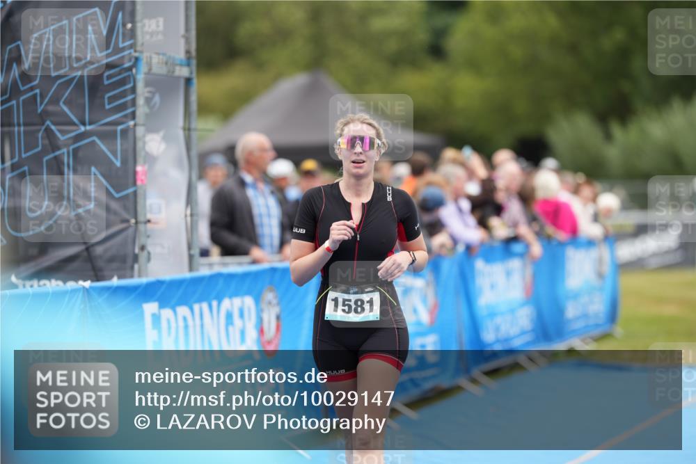 30.08.2026 - Elbe Triathlon Hamburg LAZAROV Photography http://msf.ph/oto/10029147 30.08.2026 12:11:18 Ziel 1534, 1581, 1615 meine-sportfotos.de