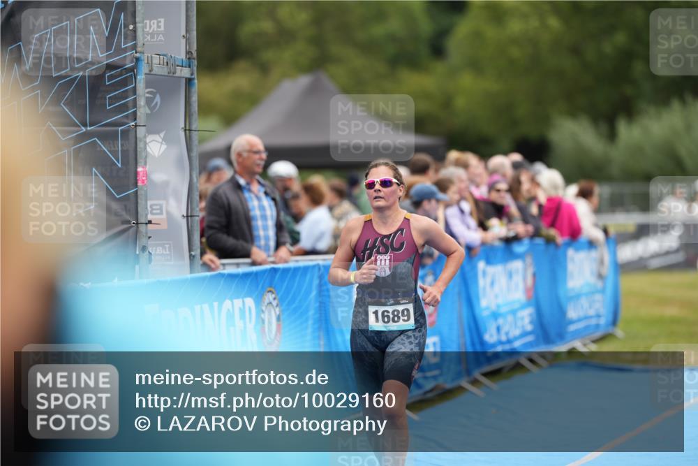 30.08.2026 - Elbe Triathlon Hamburg LAZAROV Photography http://msf.ph/oto/10029160 30.08.2026 12:11:40 Ziel 1583, 1654, 1689 meine-sportfotos.de