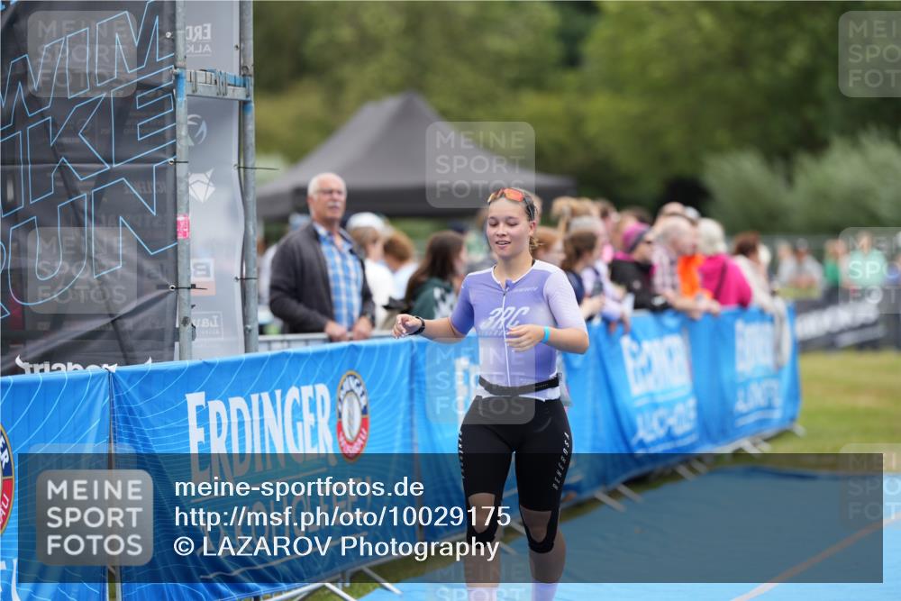 30.08.2026 - Elbe Triathlon Hamburg LAZAROV Photography http://msf.ph/oto/10029175 30.08.2026 12:12:39 Ziel 803 meine-sportfotos.de