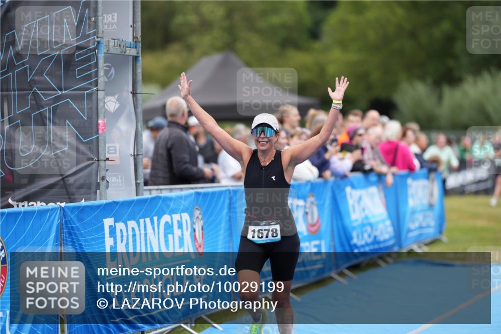 30.08.2026 - Elbe Triathlon Hamburg LAZAROV Photography http://msf.ph/oto/10029199 30.08.2026 12:14:38 Ziel 1469, 1485, 1502, 1678 meine-sportfotos.de