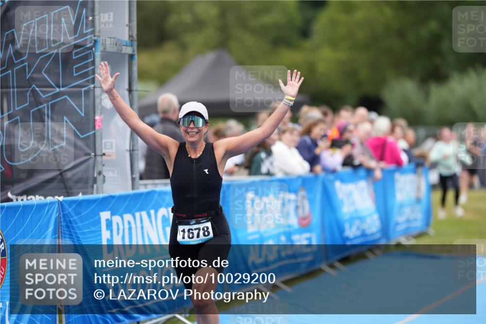 30.08.2026 - Elbe Triathlon Hamburg LAZAROV Photography http://msf.ph/oto/10029200 30.08.2026 12:14:39 Ziel 1469, 1485, 1502, 1678 meine-sportfotos.de