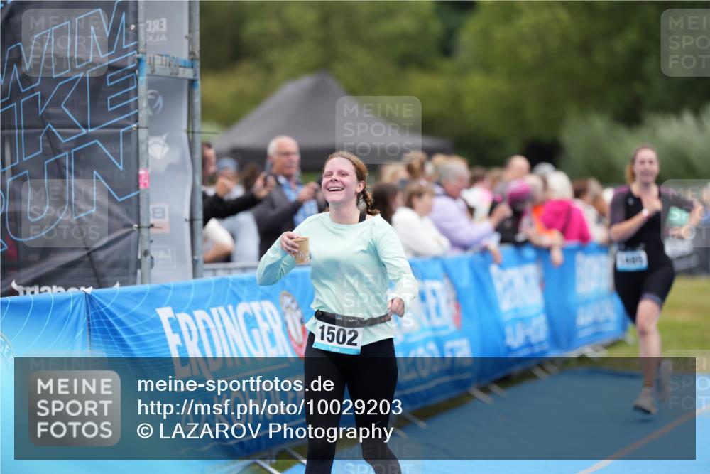 30.08.2026 - Elbe Triathlon Hamburg LAZAROV Photography http://msf.ph/oto/10029203 30.08.2026 12:14:45 Ziel 1485, 1502, 1629 meine-sportfotos.de