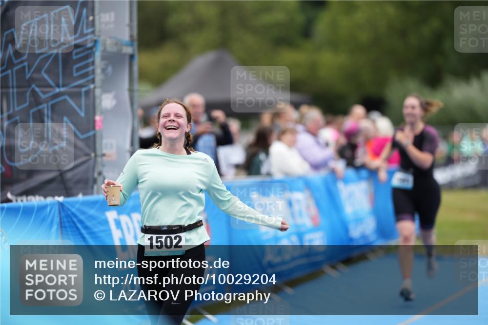 30.08.2026 - Elbe Triathlon Hamburg LAZAROV Photography http://msf.ph/oto/10029204 30.08.2026 12:14:45 Ziel 1485, 1502, 1629 meine-sportfotos.de