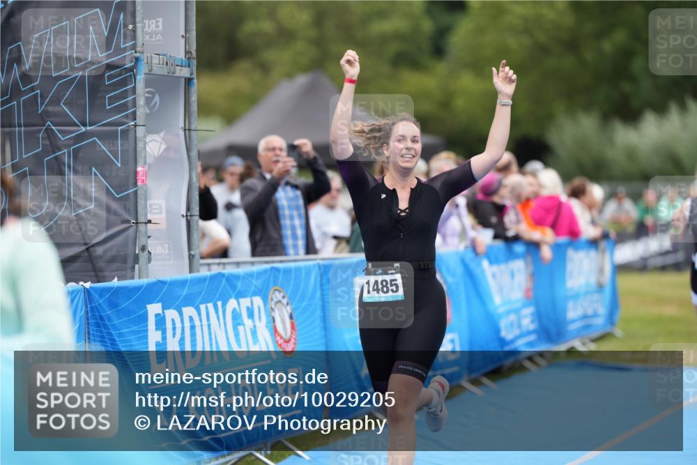 30.08.2026 - Elbe Triathlon Hamburg LAZAROV Photography http://msf.ph/oto/10029205 30.08.2026 12:14:47 Ziel 1485, 1502, 1629 meine-sportfotos.de