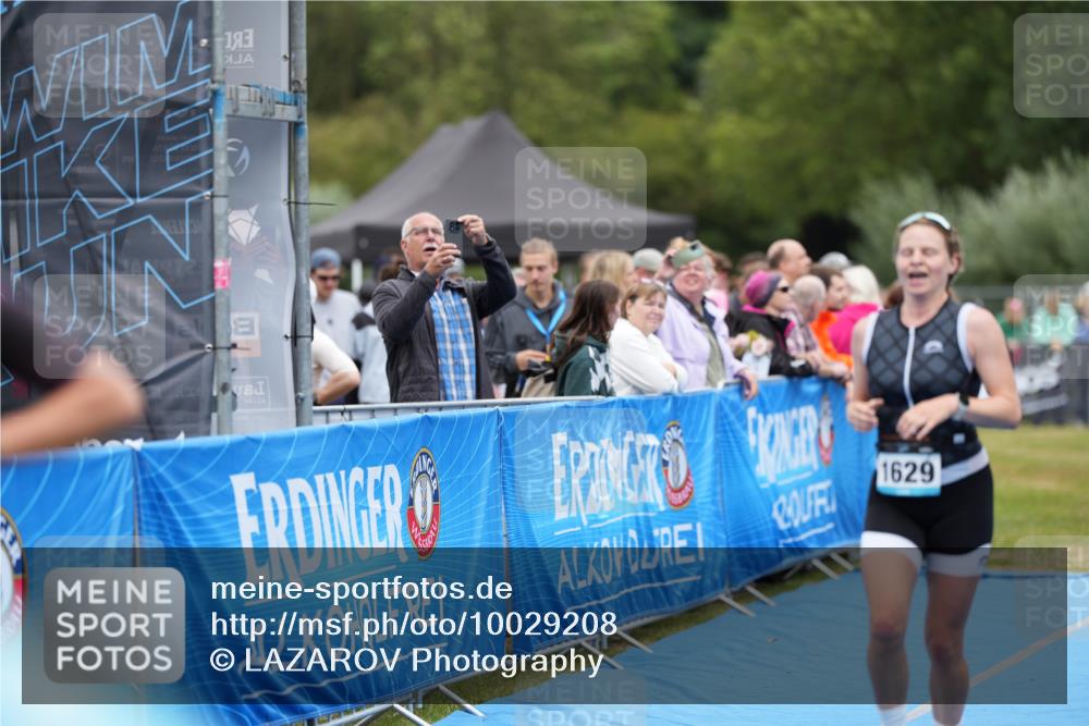 30.08.2026 - Elbe Triathlon Hamburg LAZAROV Photography http://msf.ph/oto/10029208 30.08.2026 12:14:48 Ziel 1485, 1502, 1629 meine-sportfotos.de