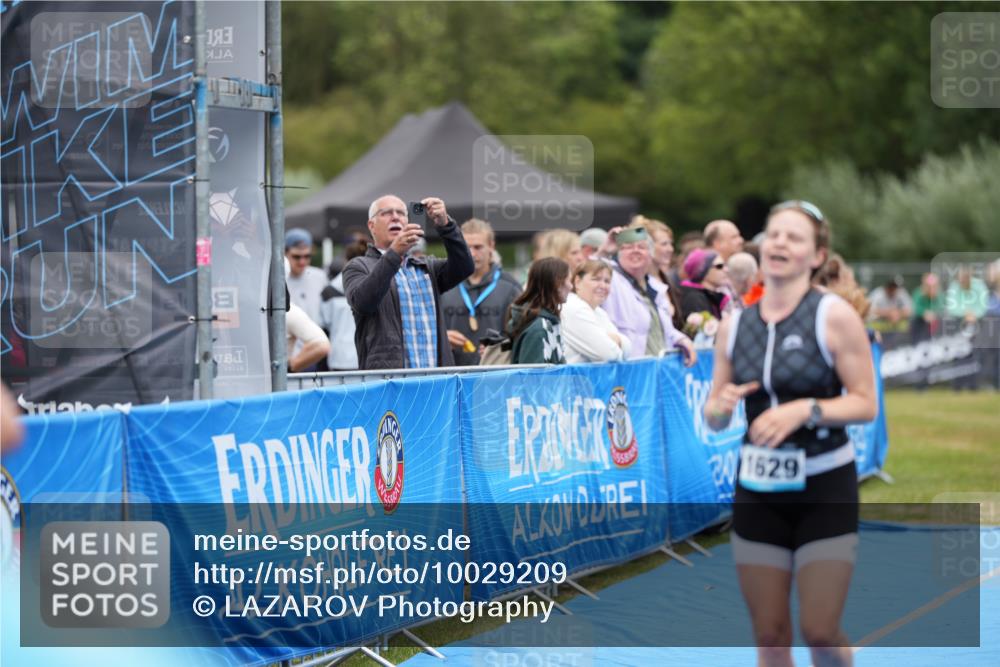 30.08.2026 - Elbe Triathlon Hamburg LAZAROV Photography http://msf.ph/oto/10029209 30.08.2026 12:14:49 Ziel 1485, 1502, 1629 meine-sportfotos.de