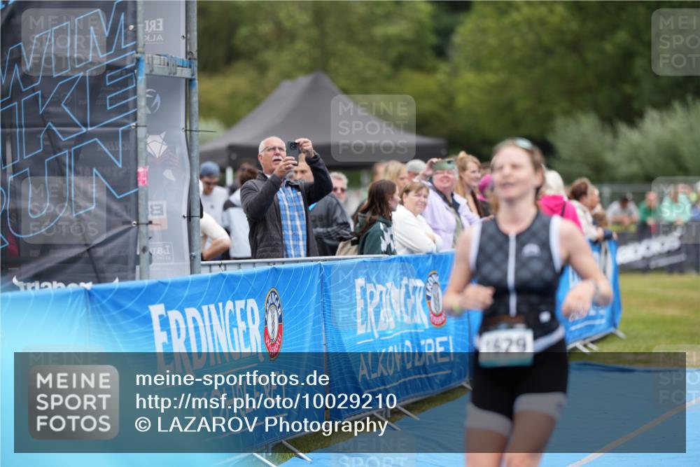 30.08.2026 - Elbe Triathlon Hamburg LAZAROV Photography http://msf.ph/oto/10029210 30.08.2026 12:14:49 Ziel 1485, 1502, 1629 meine-sportfotos.de