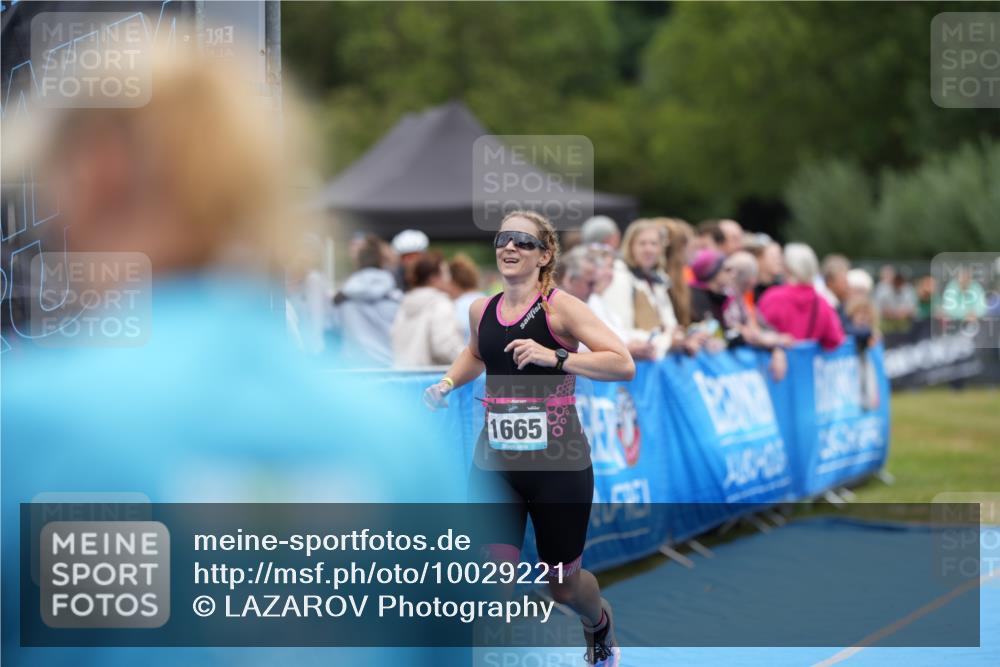 30.08.2026 - Elbe Triathlon Hamburg LAZAROV Photography http://msf.ph/oto/10029221 30.08.2026 12:15:27 Ziel 1665 meine-sportfotos.de