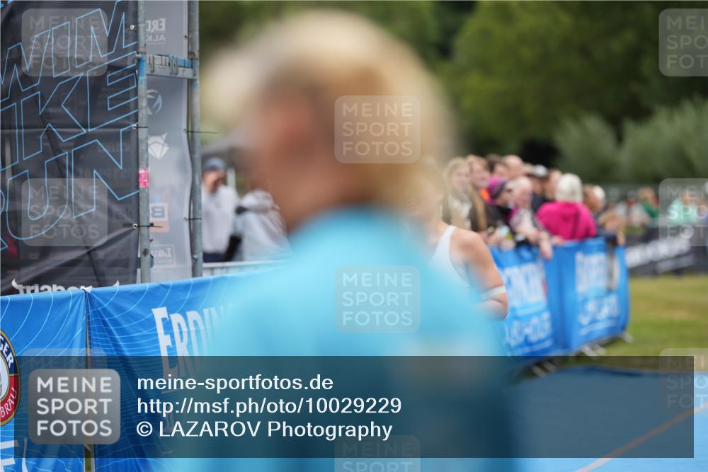 30.08.2026 - Elbe Triathlon Hamburg LAZAROV Photography http://msf.ph/oto/10029229 30.08.2026 12:15:41 Ziel 1498, 1554 meine-sportfotos.de