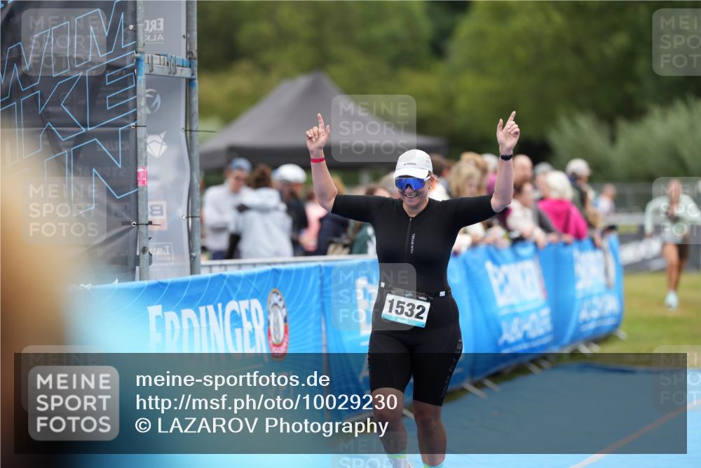 30.08.2026 - Elbe Triathlon Hamburg LAZAROV Photography http://msf.ph/oto/10029230 30.08.2026 12:16:09 Ziel 1465, 1532, 1702 meine-sportfotos.de