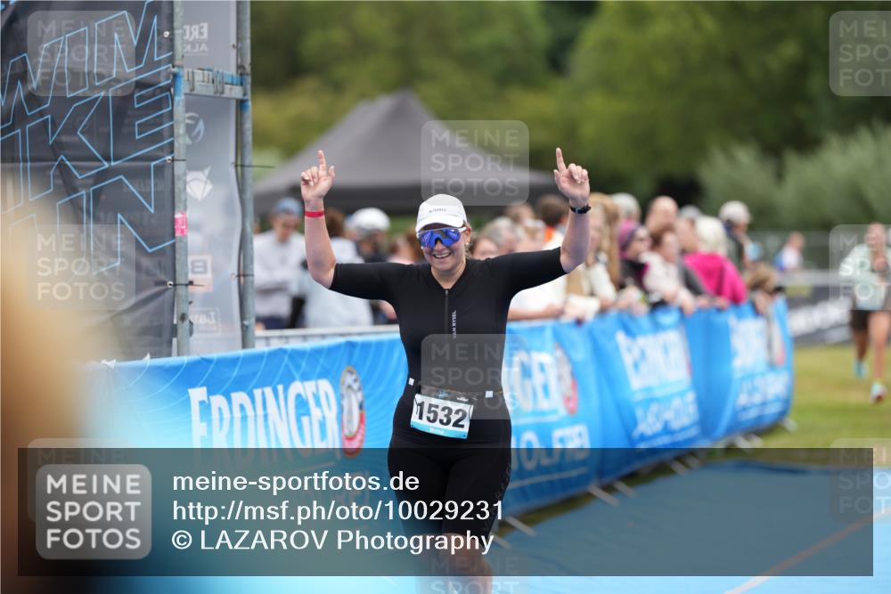 30.08.2026 - Elbe Triathlon Hamburg LAZAROV Photography http://msf.ph/oto/10029231 30.08.2026 12:16:09 Ziel 1465, 1532, 1702 meine-sportfotos.de