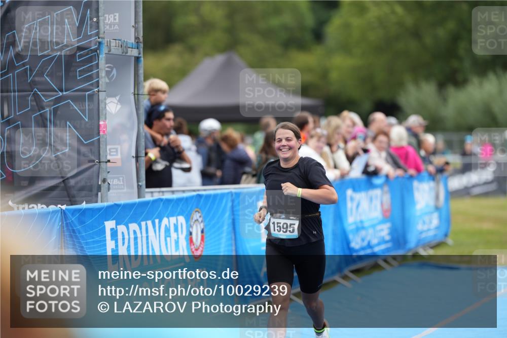 30.08.2026 - Elbe Triathlon Hamburg LAZAROV Photography http://msf.ph/oto/10029239 30.08.2026 12:16:33 Ziel 1595 meine-sportfotos.de