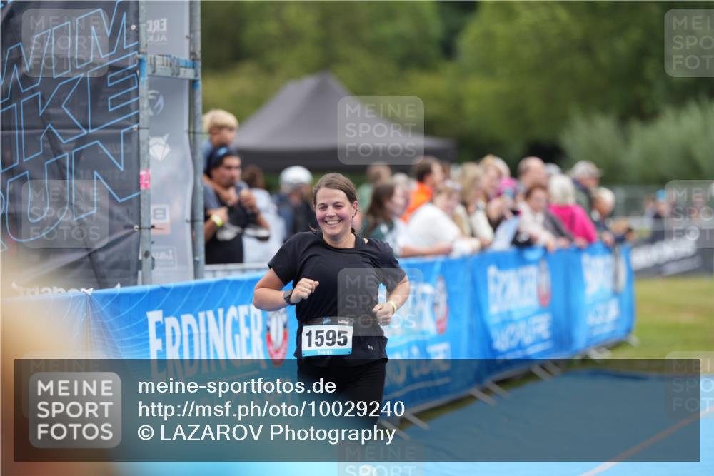 30.08.2026 - Elbe Triathlon Hamburg LAZAROV Photography http://msf.ph/oto/10029240 30.08.2026 12:16:33 Ziel 1595 meine-sportfotos.de