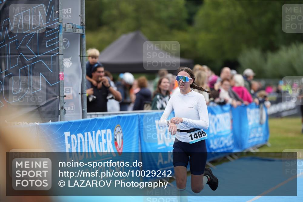 30.08.2026 - Elbe Triathlon Hamburg LAZAROV Photography http://msf.ph/oto/10029242 30.08.2026 12:16:46 Ziel 1482, 1495 meine-sportfotos.de