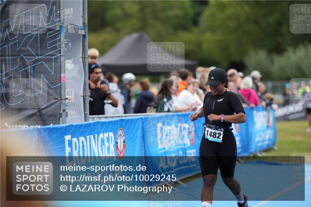 30.08.2026 - Elbe Triathlon Hamburg LAZAROV Photography http://msf.ph/oto/10029245 30.08.2026 12:16:53 Ziel 1482, 1647 meine-sportfotos.de