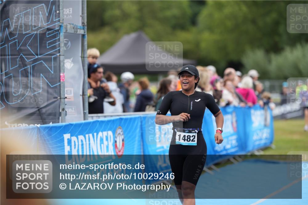 30.08.2026 - Elbe Triathlon Hamburg LAZAROV Photography http://msf.ph/oto/10029246 30.08.2026 12:16:53 Ziel 1482, 1647 meine-sportfotos.de