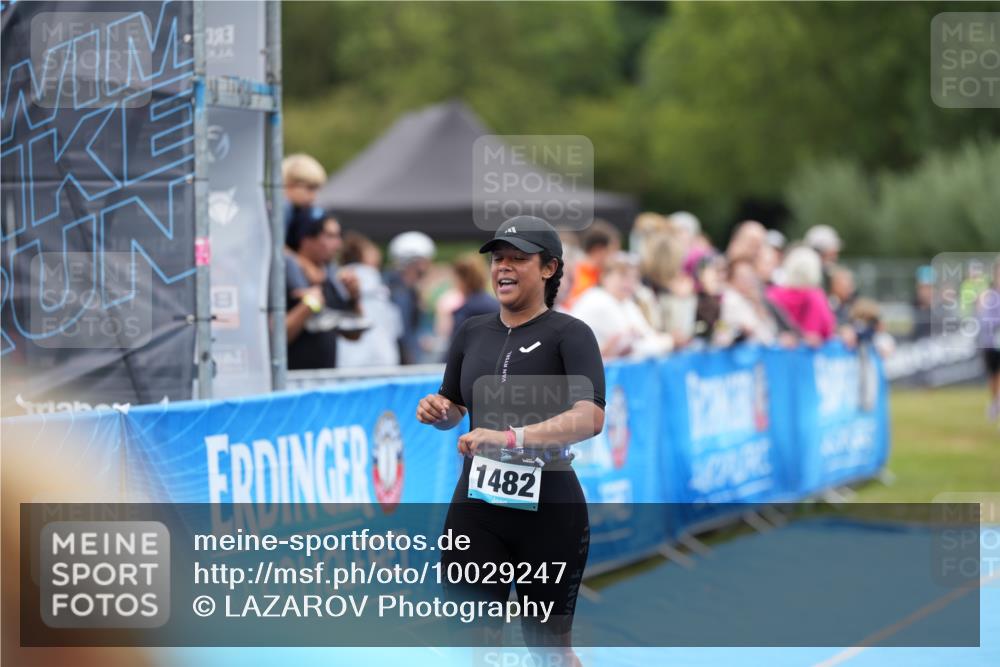 30.08.2026 - Elbe Triathlon Hamburg LAZAROV Photography http://msf.ph/oto/10029247 30.08.2026 12:16:54 Ziel 1470, 1482, 1647, 1675 meine-sportfotos.de
