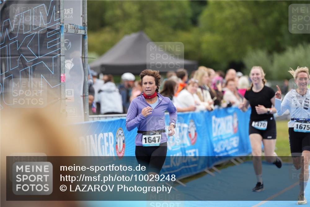 30.08.2026 - Elbe Triathlon Hamburg LAZAROV Photography http://msf.ph/oto/10029248 30.08.2026 12:17:01 Ziel 1470, 1647, 1675 meine-sportfotos.de