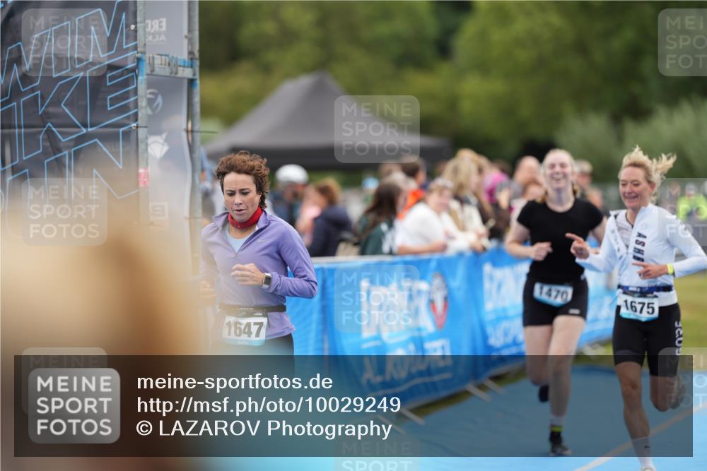 30.08.2026 - Elbe Triathlon Hamburg LAZAROV Photography http://msf.ph/oto/10029249 30.08.2026 12:17:01 Ziel 1470, 1647, 1675 meine-sportfotos.de