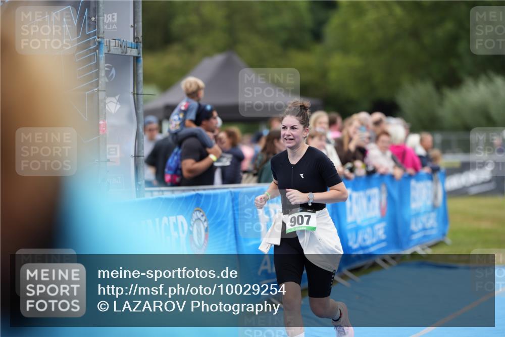 30.08.2026 - Elbe Triathlon Hamburg LAZAROV Photography http://msf.ph/oto/10029254 30.08.2026 12:17:19 Ziel 907 meine-sportfotos.de