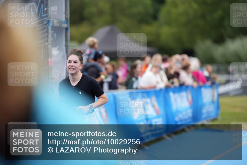 30.08.2026 - Elbe Triathlon Hamburg LAZAROV Photography http://msf.ph/oto/10029256 30.08.2026 12:17:20 Ziel 907 meine-sportfotos.de
